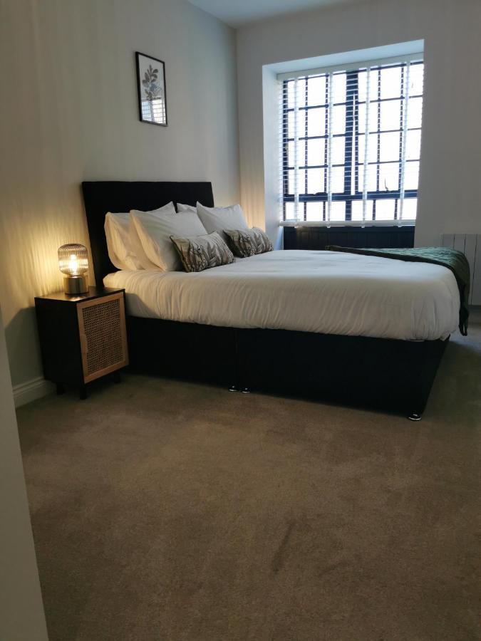 Axiom Apartment - Beautiful Stylish 2 Bed. Τσέλτενχαμ Εξωτερικό φωτογραφία