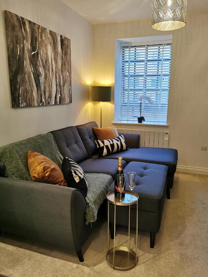 Axiom Apartment - Beautiful Stylish 2 Bed. Τσέλτενχαμ Εξωτερικό φωτογραφία
