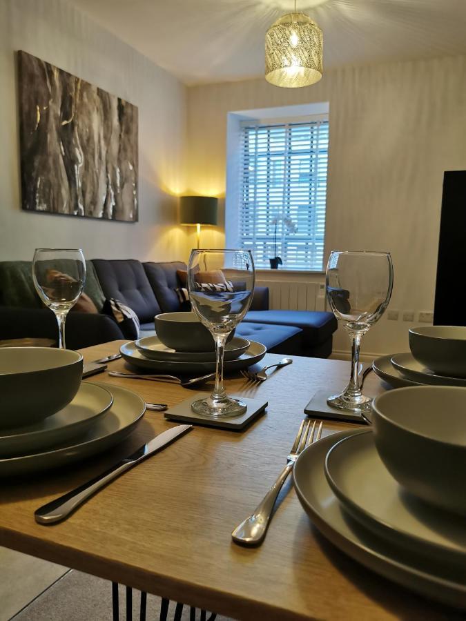 Axiom Apartment - Beautiful Stylish 2 Bed. Τσέλτενχαμ Εξωτερικό φωτογραφία