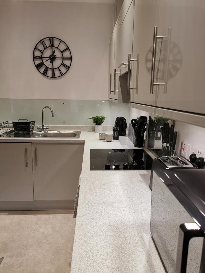 Axiom Apartment - Beautiful Stylish 2 Bed. Τσέλτενχαμ Εξωτερικό φωτογραφία