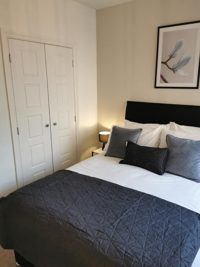 Axiom Apartment - Beautiful Stylish 2 Bed. Τσέλτενχαμ Εξωτερικό φωτογραφία